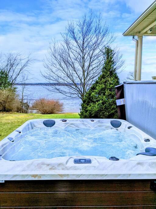 Artemis Lakehouse - Hot Tub, Lakefront & Racetrack Villa Saratoga Springs Luaran gambar